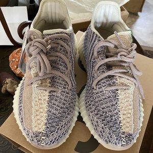 New with box Yeezy 350 V2 Ash Pearl.